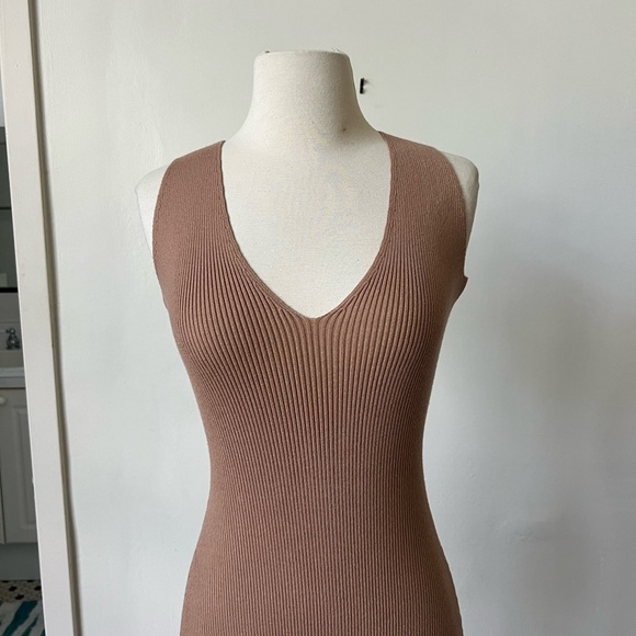 NWT Alexia Admor Ariana V Neck Cut Out Backless Ribbed Nude Midi Dress XS - Picture 3 of 8